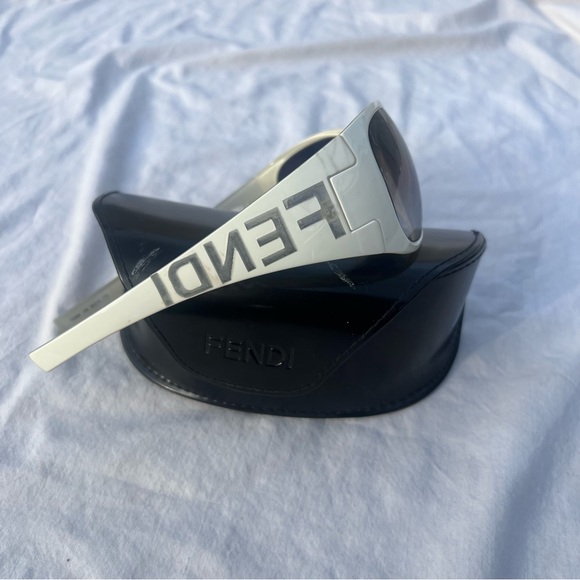 💎 RARE 💎 Fendi White Logo Shield Sunglasses - Picture 3 of 12